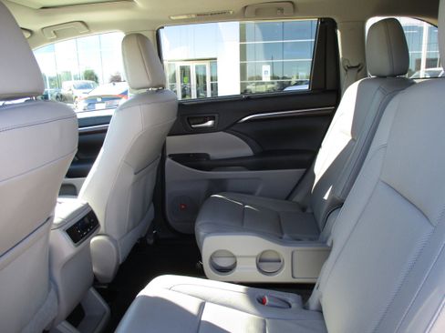 Used 2016 Toyota Highlander Limited image 40