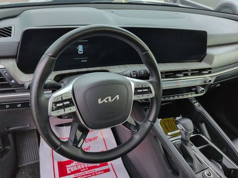 Used 2023 Kia Telluride EX w/ EX Captain's Chair Package image 9