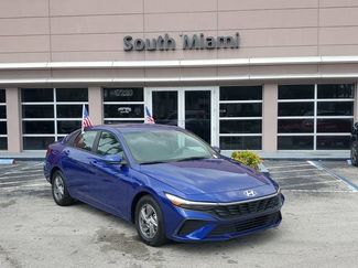 Used 2024 Hyundai Elantra SE image 1