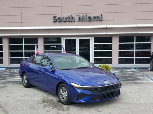 Used 2024 Hyundai Elantra SE image 1