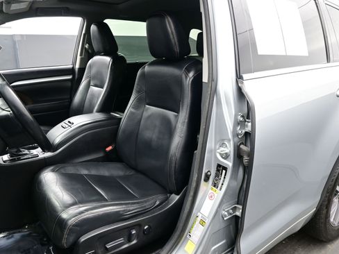 Used 2017 Toyota Highlander SE image 10