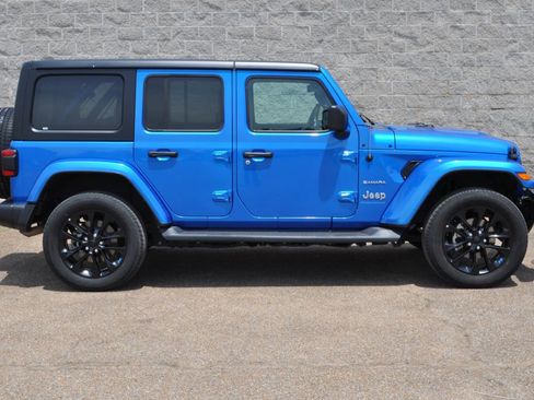 Used 2023 Jeep Wrangler Unlimited Sahara w/ Cold Weather Group AWD/4WD image 2