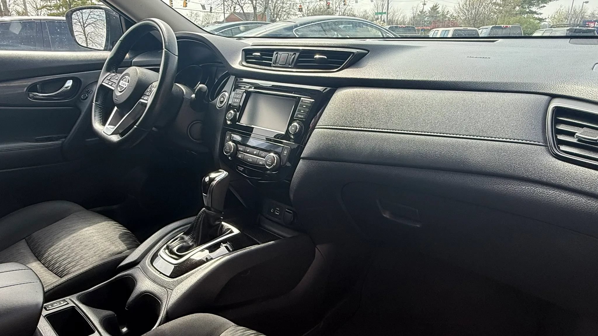 Used 2018 Nissan Rogue SV FWD image 13