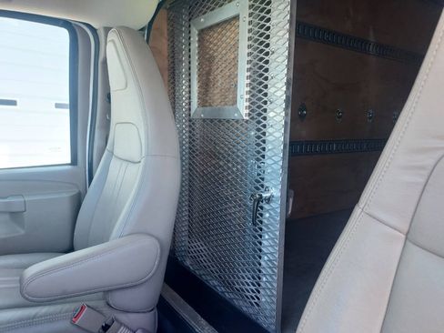 Used 2019 Chevrolet Express 3500 RWD image 11