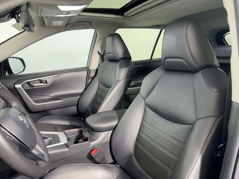 Used 2020 Toyota RAV4 Limited image 22