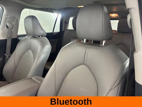 Used 2025 Toyota Highlander XLE AWD/4WD image 11