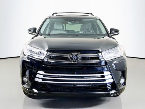 Used 2017 Toyota Highlander XLE image 2