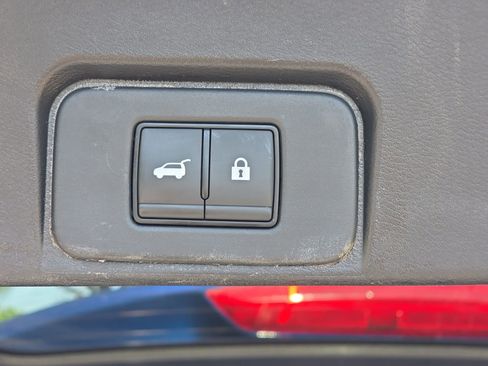 Used 2025 Nissan Rogue SV FWD image 13