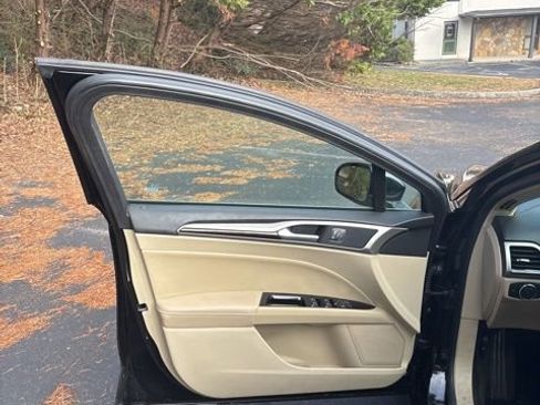 Used 2016 Ford Fusion SE w/ Equipment Group 202A image 8