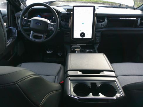 Used 2025 Ford F150 Lightning Lariat image 34