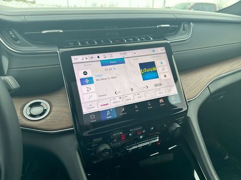 Used 2025 Jeep Grand Cherokee Summit image 13