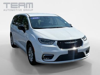 Used 2024 Chrysler Pacifica Touring-L