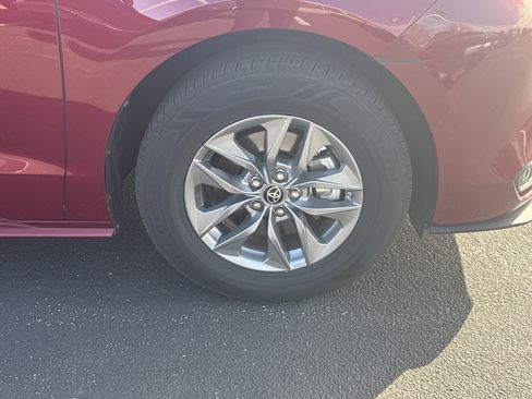 Used 2022 Toyota Sienna LE image 13