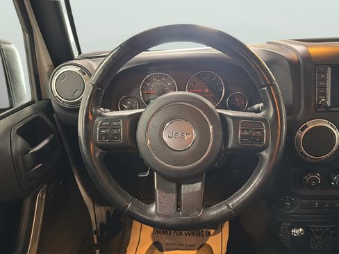 Used 2017 Jeep Wrangler Unlimited Sahara w/ Connectivity Group AWD/4WD image 22
