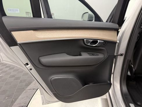 Certified 2025 Volvo XC90 B6 Plus image 23