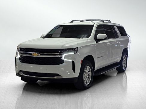 Used 2024 Chevrolet Suburban LS w/ Driver Alert Package AWD/4WD image 4