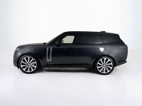 Used 2023 Land Rover Range Rover SE image 2