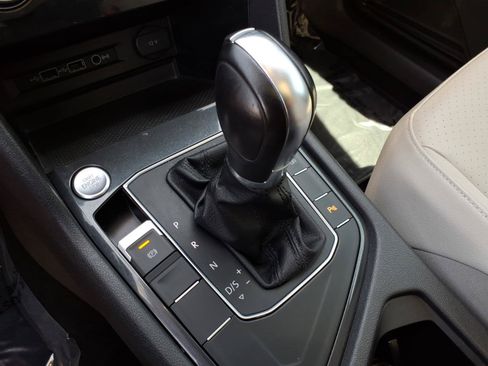 Used 2019 Volkswagen Tiguan SEL FWD image 32