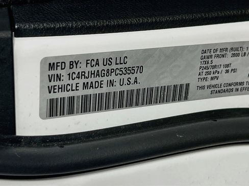 Used 2023 Jeep Grand Cherokee Laredo AWD/4WD image 29