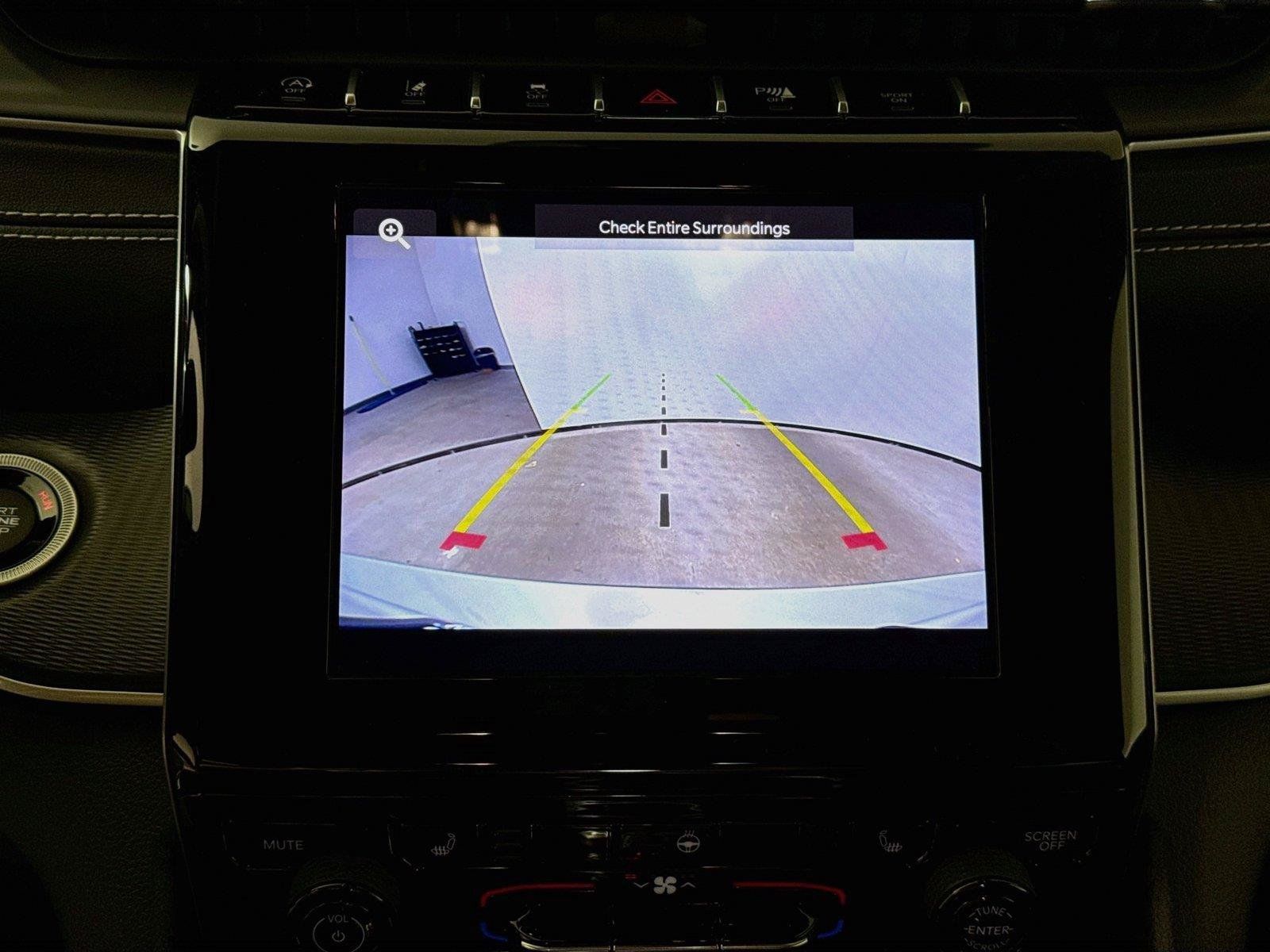 Used 2024 Jeep Grand Cherokee L Altitude AWD/4WD image 6