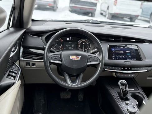 Used 2022 Cadillac XT4 Premium Luxury w/ Sun And Sound Package image 8