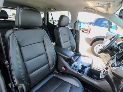 Used 2023 GMC Terrain SLT image 17