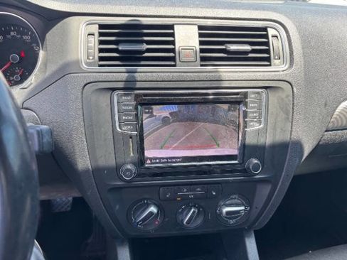 Used 2017 Volkswagen Jetta SE FWD image 12