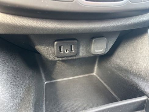 Used 2020 Chevrolet Traverse LT FWD image 27