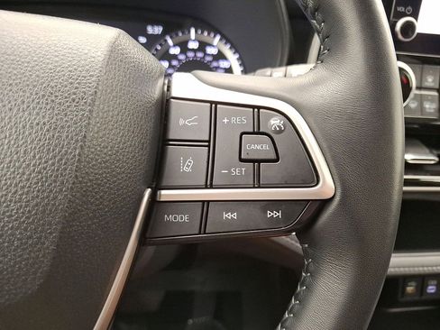 Used 2023 Toyota Highlander LE FWD image 18