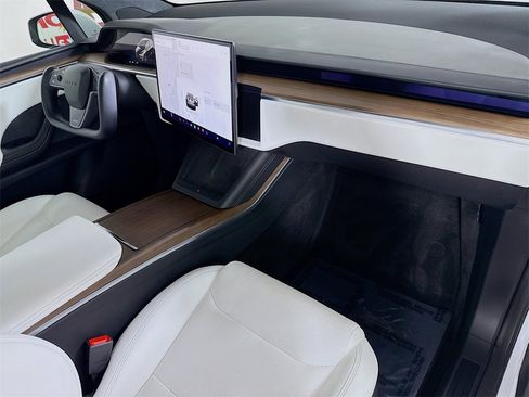 Used 2022 Tesla Model X image 31