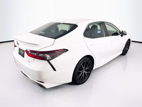 Used 2024 Toyota Camry SE FWD image 9
