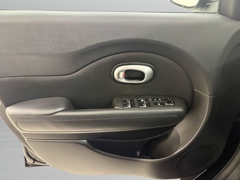 Used 2017 Kia Soul FWD image 23