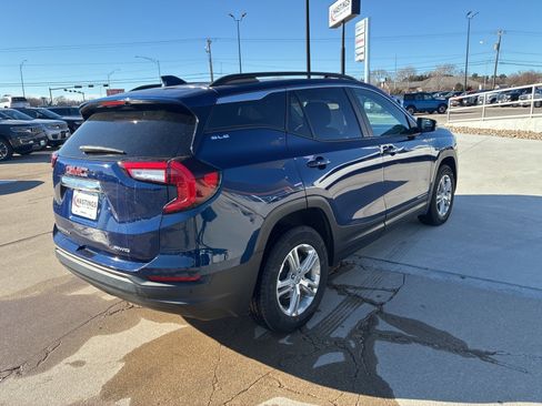 Used 2023 GMC Terrain SLE w/ Driver Convenience Package image 7