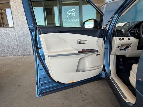 Used 2012 Toyota Venza Limited w/ Tow Pkg AWD/4WD image 19