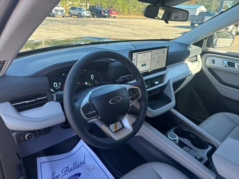 New 2026 Ford Explorer Active w/ Active Comfort Package RWD image 7