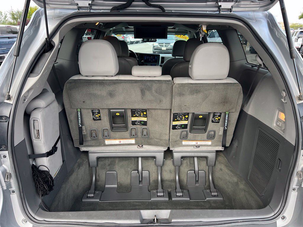 Used 2017 Toyota Sienna FWD image 23