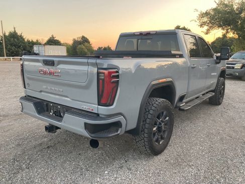 Used 2024 GMC Sierra 2500 AT4 w/ Technology Package AWD/4WD image 8
