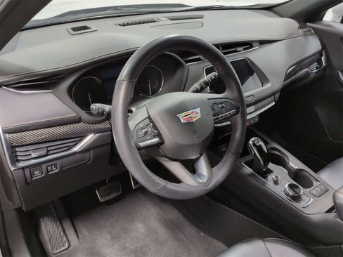 Used 2022 Cadillac XT4 Sport w/ Cold Weather Package image 10