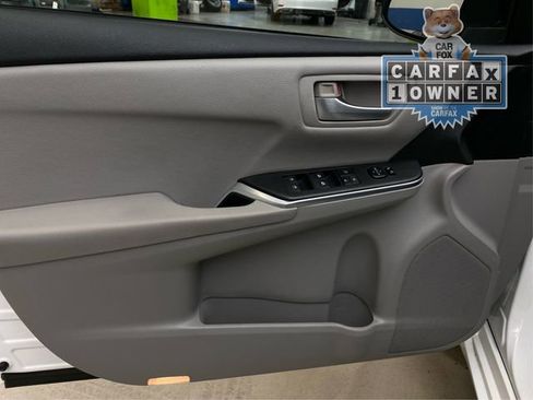 Used 2016 Toyota Camry SE image 23