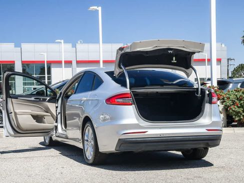Used 2019 Ford Fusion SE FWD image 26