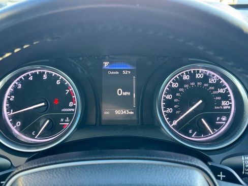 Used 2018 Toyota Camry SE w/ Moonroof Package image 29