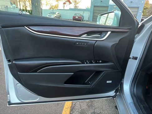 Used 2016 Cadillac XTS Luxury image 21