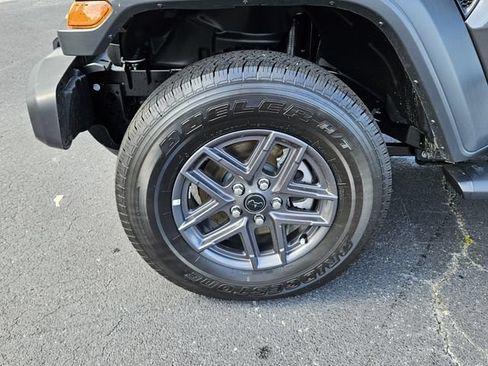 New 2025 Jeep Gladiator Sport AWD/4WD image 9