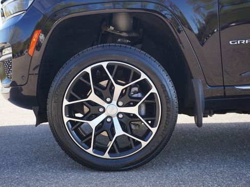Used 2022 Jeep Grand Cherokee Summit AWD/4WD image 33