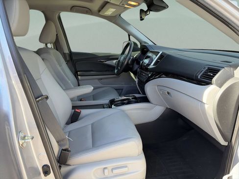 Certified 2017 Honda Pilot Touring image 19