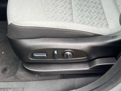 Used 2023 Chevrolet Equinox LS w/ LS Convenience Package FWD image 18