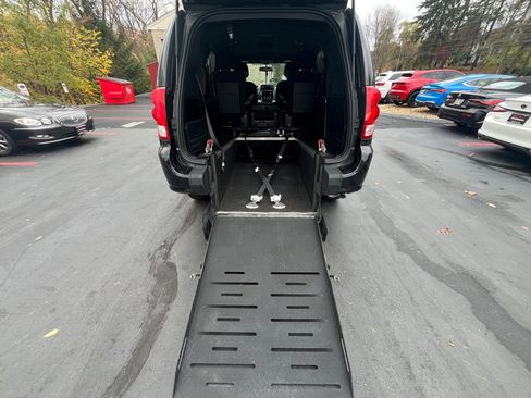 Used 2015 Dodge Grand Caravan SE image 11