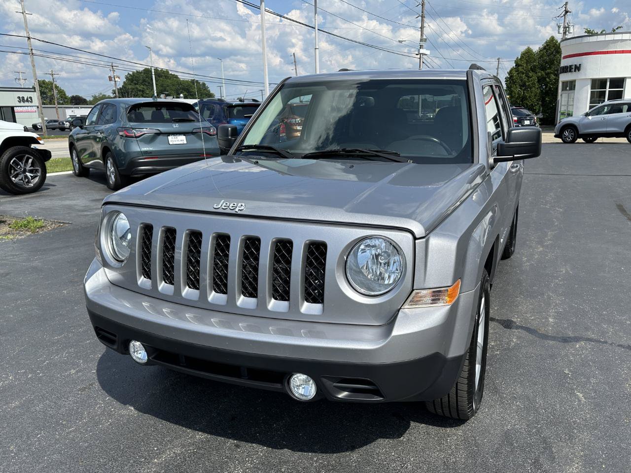Used 2017 Jeep Patriot Latitude AWD/4WD image 8