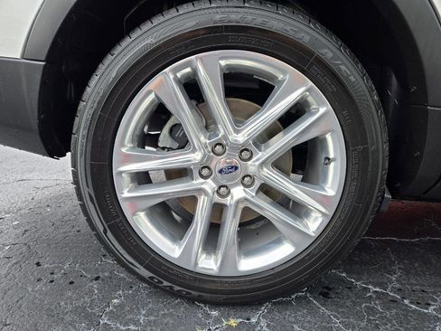 Used 2017 Ford Explorer XLT w/ Equipment Group 202A FWD image 14