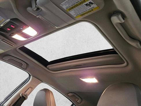 Used 2022 Subaru Crosstrek 2.5i Sport w/ Moonroof Package image 18